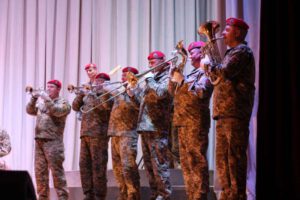 Оркестр бердичівської артбригади знімає кліп на світовий хіт