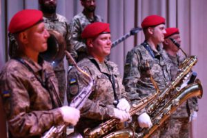 Оркестр бердичівської артбригади знімає кліп на світовий хіт