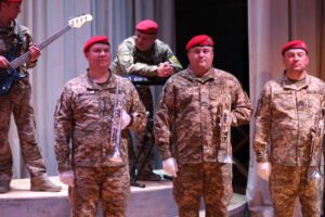 Оркестр бердичівської артбригади знімає кліп на світовий хіт