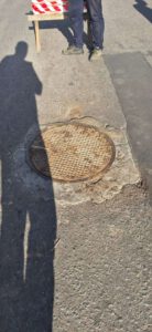 У Бердичеві водіїв закликають об’їжджати люки