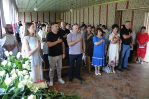 Професійне свято тих, хто рятує життя: медиків Семенівської громади привітали зі святом
