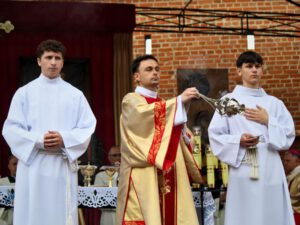 Ватикан разом із Україною: посланець Папи передав слова підтримки тисячам прочан у Бердичеві
