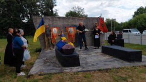 На Бердичівщині поховали бійця, якого шукали 80 років