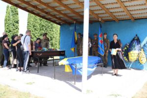 У Бердичівському районі в останню земну дорогу провели воїна Андрія Соболя