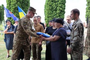 У Бердичівському районі в останню земну дорогу провели воїна Андрія Соболя