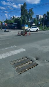 Новий асфальт пішов під землю: на вулиці Шевченка у Бердичеві утворилося провалля!