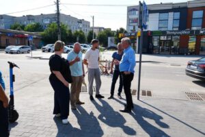 Новий асфальт пішов під землю: на вулиці Шевченка у Бердичеві утворилося провалля!
